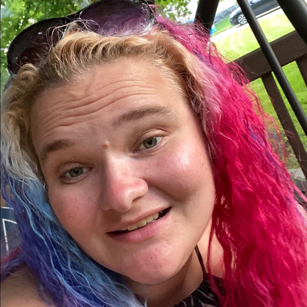 Meet your Posher, Brittni